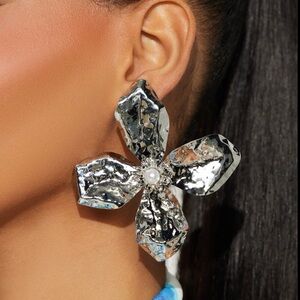 New Natasha  oversized stud earrings with hammered floral design in silver  tone
